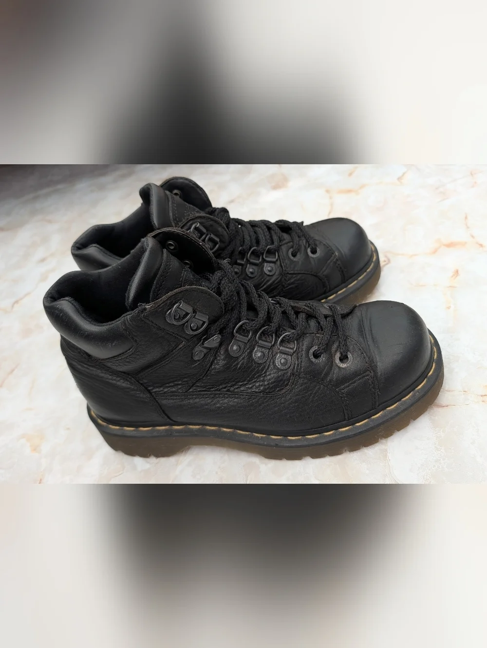 Unisex Dr. Martens Boots 10962  Black Leather Combat Men 9 / Woman's 10